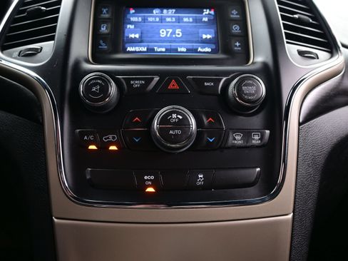 Used 2014 Jeep Grand Cherokee Laredo w/ Quick Order Package 23E AWD/4WD image 17