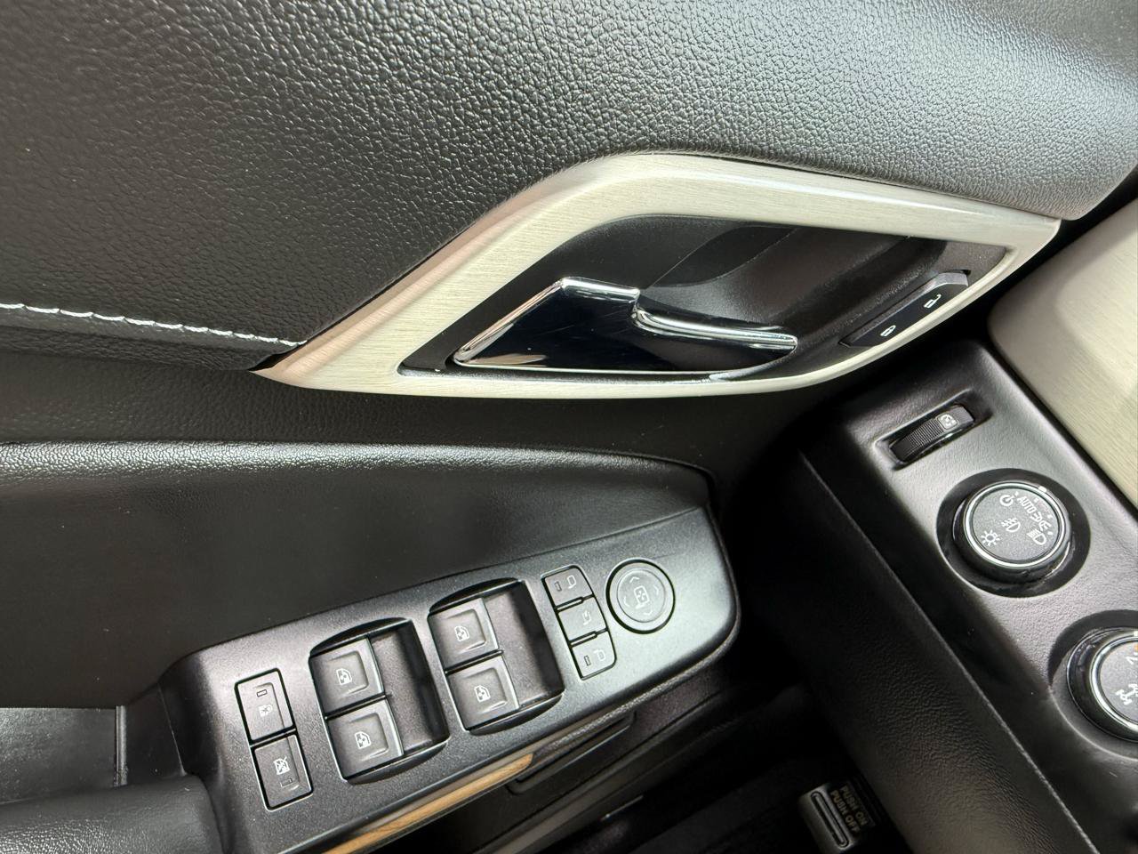 Used 2020 GMC Yukon XL Denali w/ Open Road Package AWD/4WD image 34