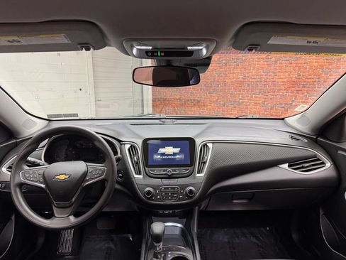Used 2025 Chevrolet Malibu LT FWD image 12
