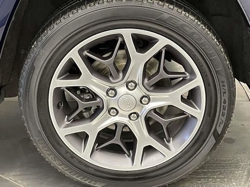 Used 2018 Jeep Grand Cherokee Limited image 12