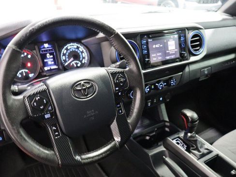 Used 2019 Toyota Tacoma TRD Off-Road AWD/4WD image 36