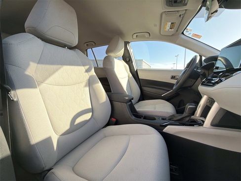 Used 2024 Toyota Corolla Cross LE image 19