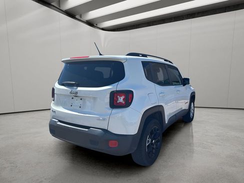 Used 2017 Jeep Renegade Latitude AWD/4WD image 4