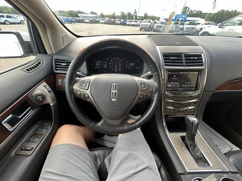 Used 2014 Lincoln MKX AWD w/ Equipment Group 101A image 29