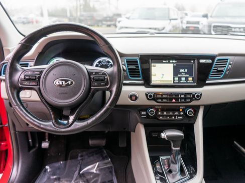 Used 2017 Kia Niro Touring image 14