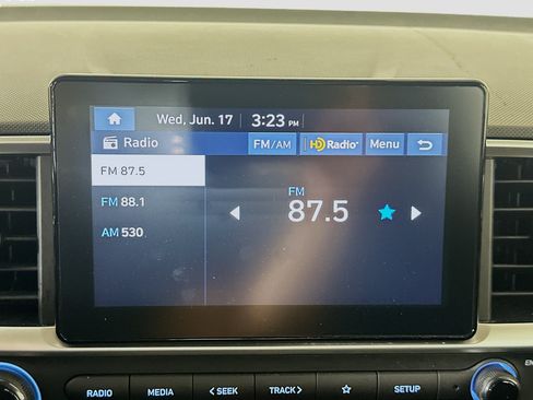 Used 2025 Hyundai Venue SEL FWD image 21