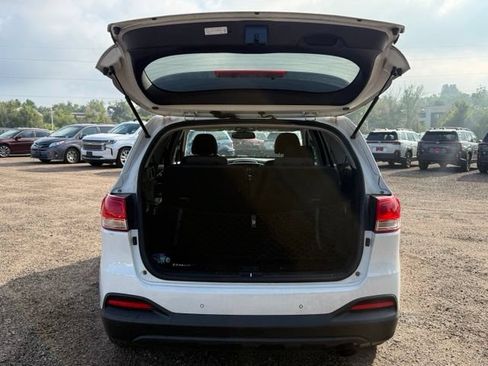 Used 2018 Kia Sorento FWD image 17