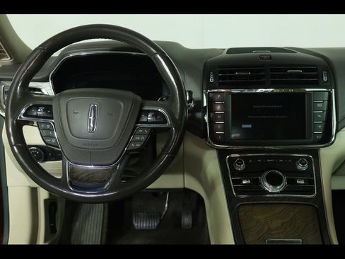 Used 2017 Lincoln Continental Select w/ Technology Package FWD image 20