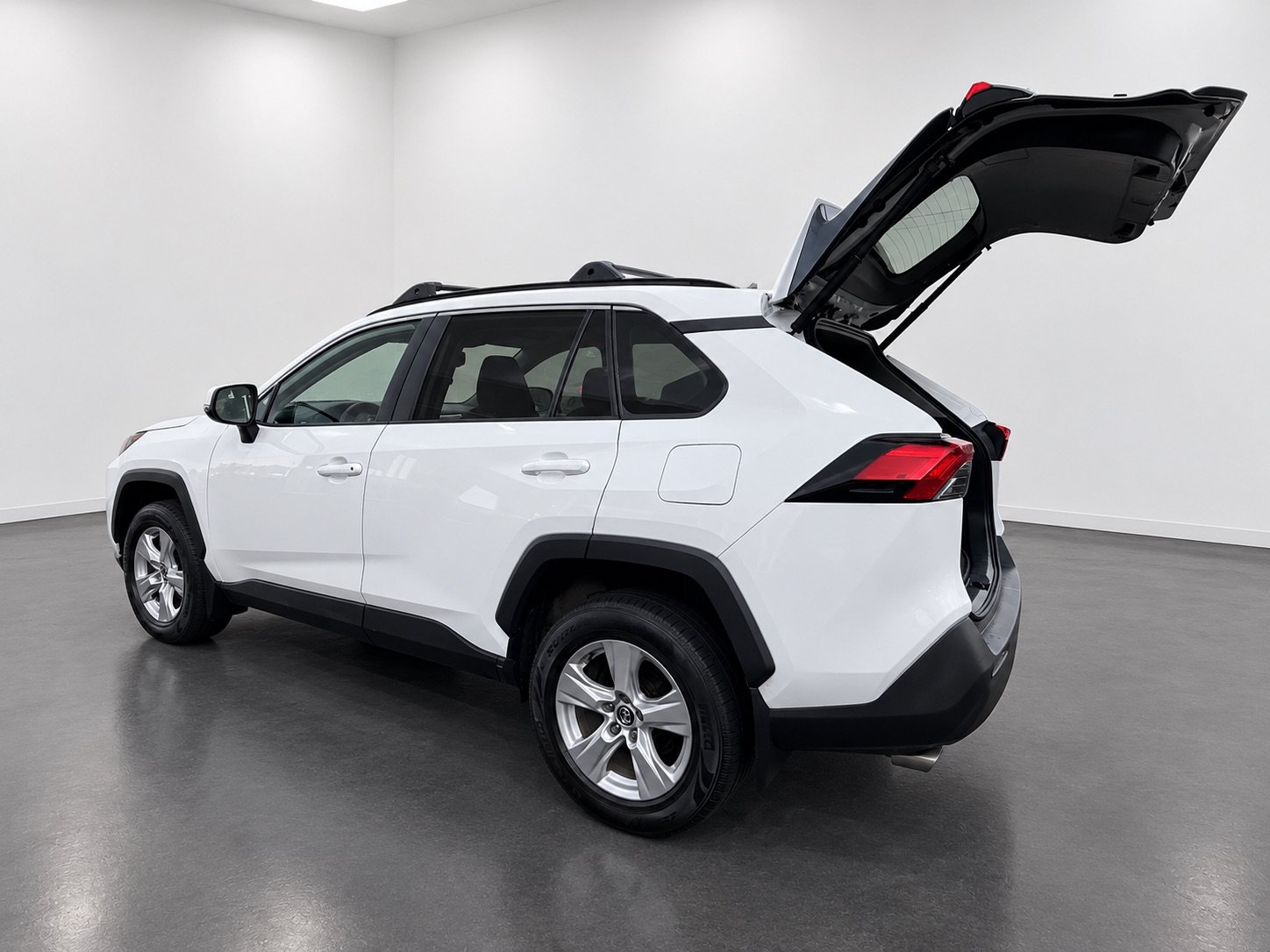 Used 2020 Toyota RAV4 XLE w/ Convenience Package AWD/4WD image 12