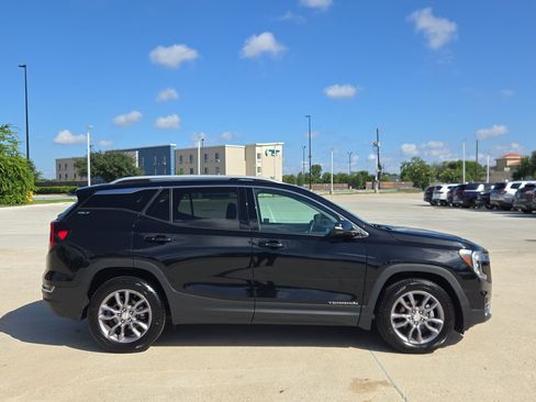 Used 2024 GMC Terrain SLT FWD image 2