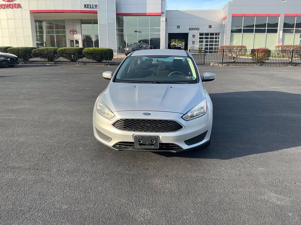 Used 2018 Ford Focus SE w/ Cold Weather Package FWD image 2