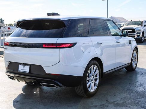 Used 2025 Land Rover Range Rover Sport SE AWD/4WD image 9