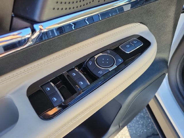 Used 2025 Lincoln Corsair AWD w/ Equipment Group 101A image 8