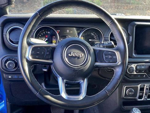 Used 2022 Jeep Wrangler Unlimited Sahara w/ Cold Weather Group image 13