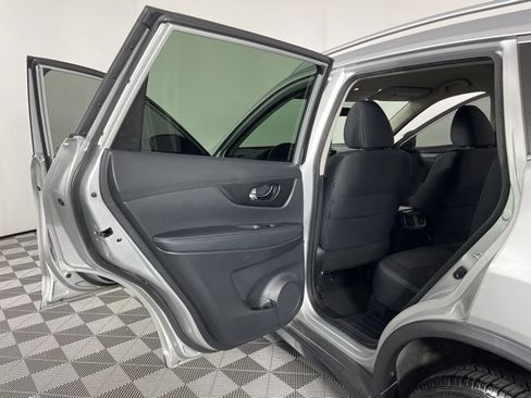 Used 2018 Nissan Rogue SV FWD image 39