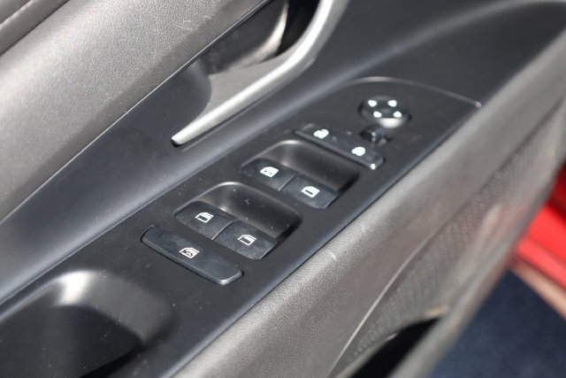 Used 2025 Hyundai Elantra SEL FWD image 18