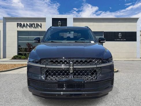 New 2026 Lincoln Navigator Reserve w/ Jet Appearance Package AWD/4WD image 2