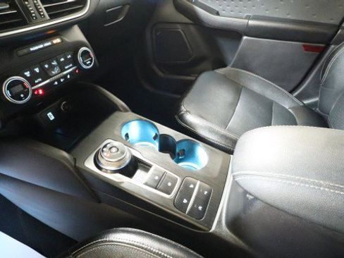 Used 2020 Ford Escape Titanium image 18