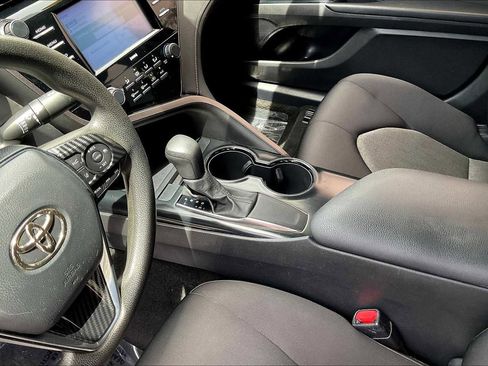 Used 2020 Toyota Camry LE FWD image 16