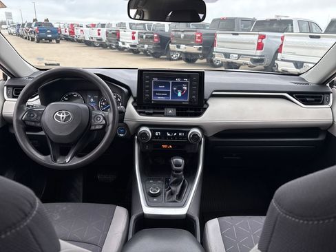 Used 2022 Toyota RAV4 XLE AWD/4WD image 17