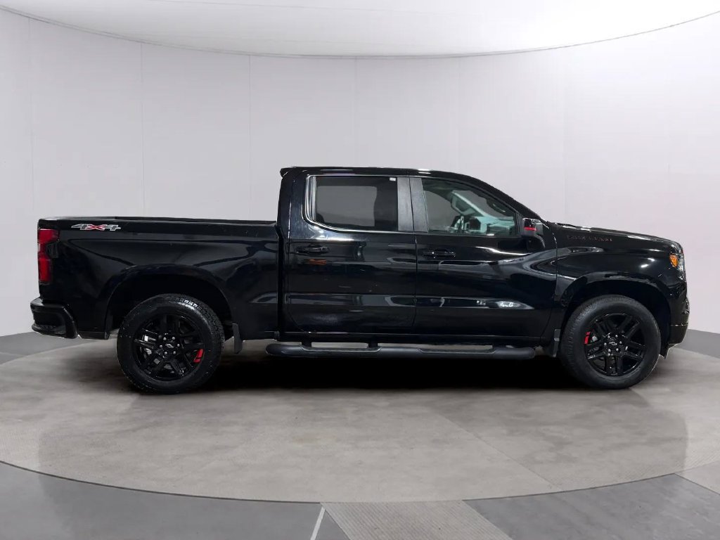 Used 2023 Chevrolet Silverado 1500 RST w/ Redline Edition AWD/4WD image 2
