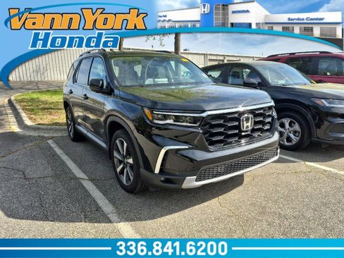 Certified 2025 Honda Pilot Elite image 1