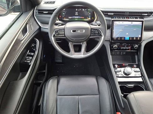 Certified 2023 Jeep Grand Cherokee Overland w/ Luxury Tech Group IV image 21