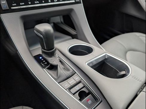 Used 2022 Toyota Avalon Limited image 23