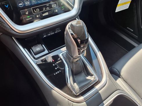 New 2025 Subaru Outback Limited image 11