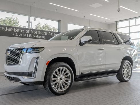 Used 2024 Cadillac Escalade Premium Luxury AWD/4WD image 3