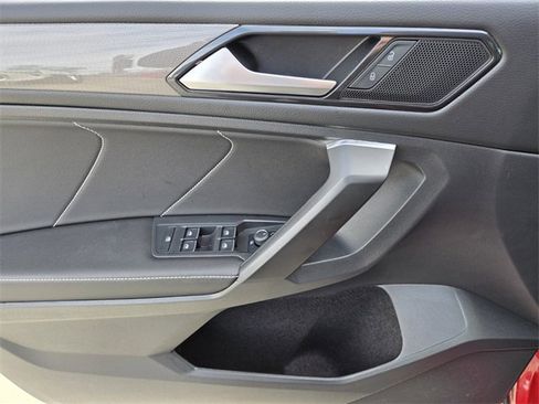 Used 2022 Volkswagen Tiguan SE image 23
