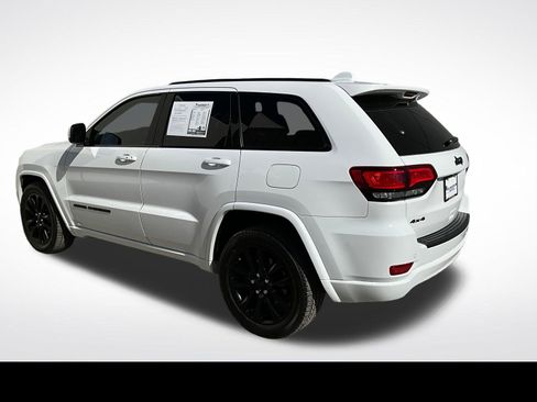 Used 2020 Jeep Grand Cherokee Altitude AWD/4WD image 3