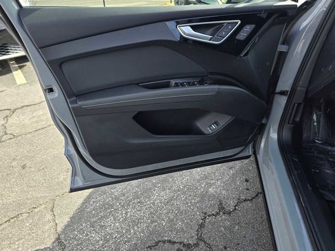 Used 2025 Audi Q4 e-tron Premium Plus w/ Premium Plus image 24