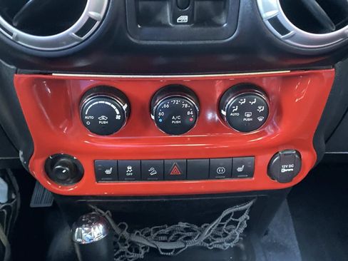 Used 2012 Jeep Wrangler Unlimited Sahara w/ Connectivity Group AWD/4WD image 26