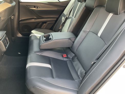 Used 2025 Toyota Camry SE FWD image 37