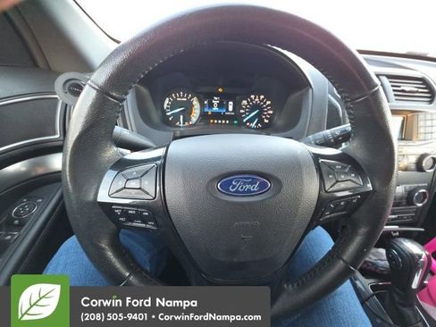 Used 2018 Ford Explorer XLT image 24