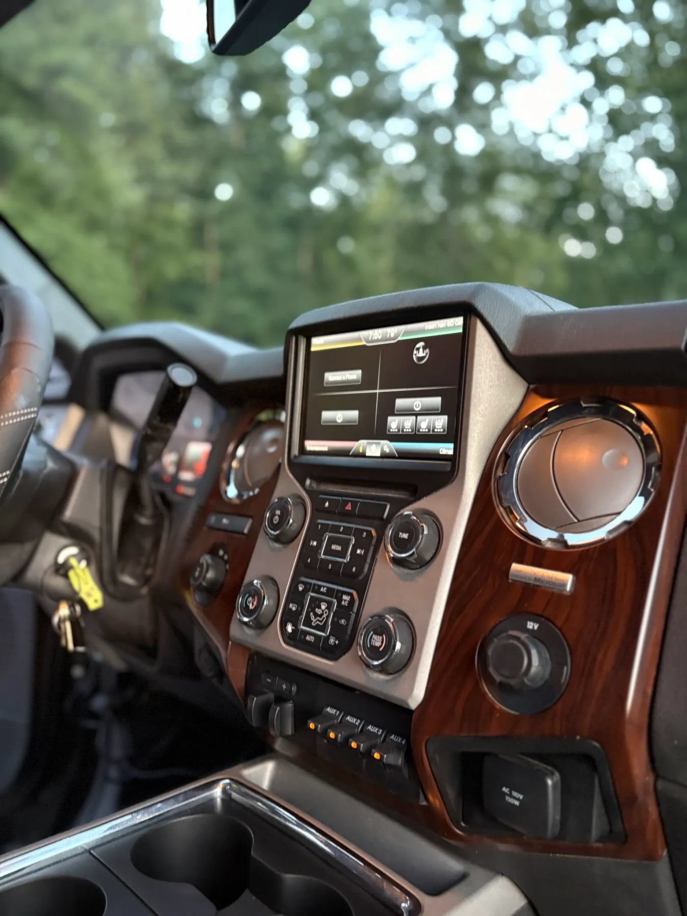 Used 2014 Ford F350 Lariat w/ Lariat Ultimate Package AWD/4WD image 29