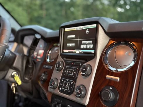 Used 2014 Ford F350 Lariat w/ Lariat Ultimate Package AWD/4WD image 29