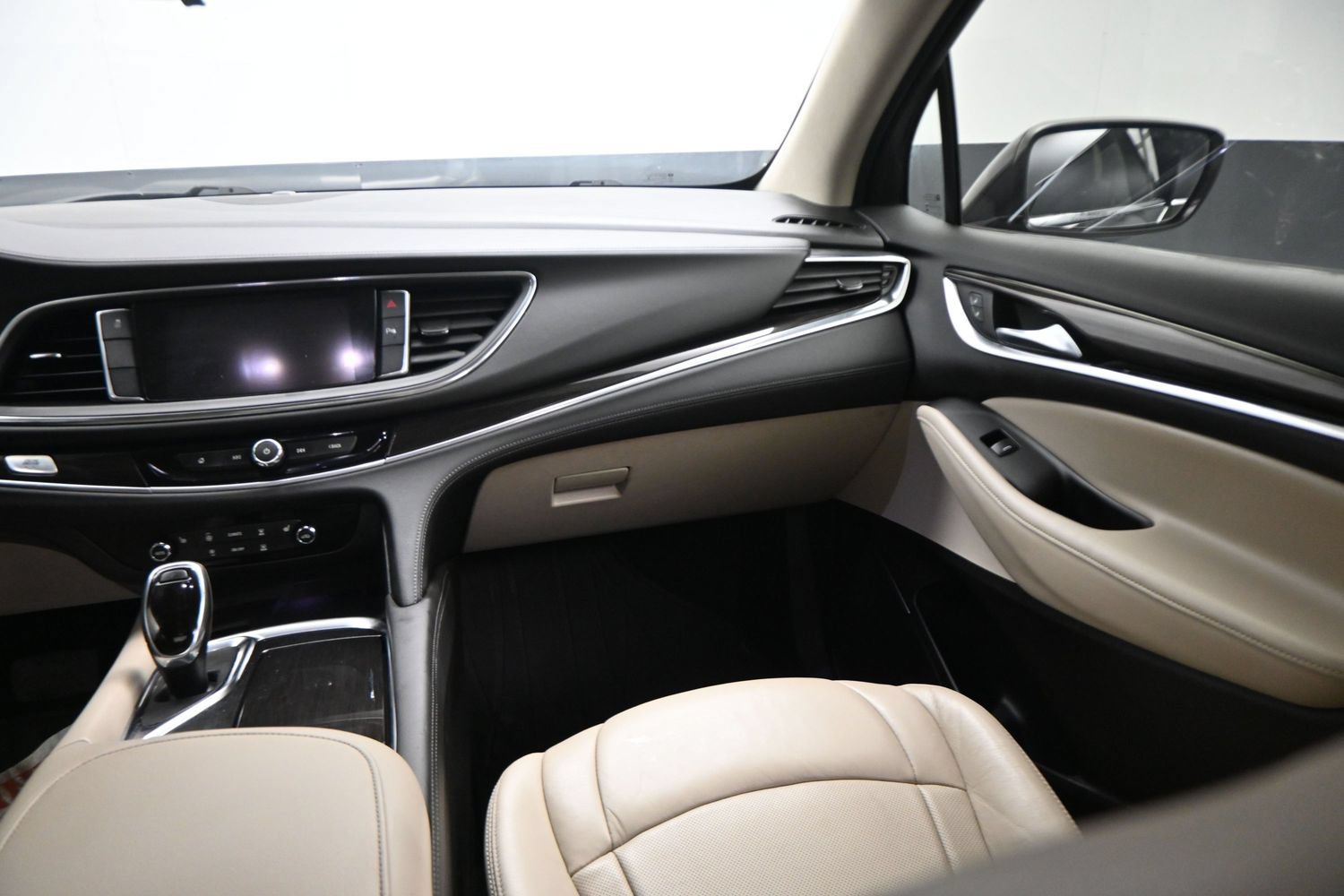 Used 2018 Buick Enclave Essence FWD image 24
