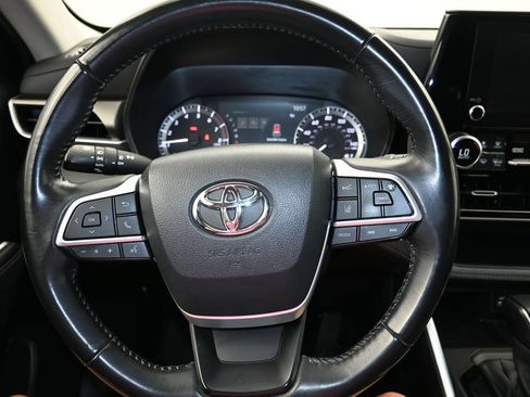Used 2023 Toyota Highlander LE AWD/4WD image 13
