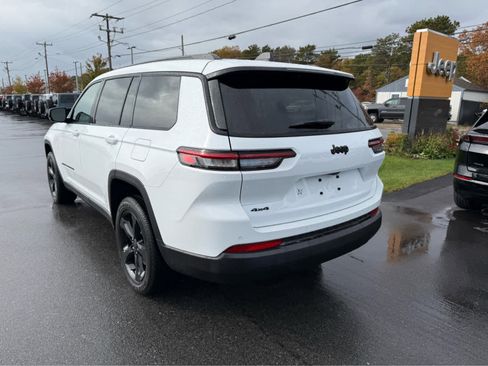 Used 2025 Jeep Grand Cherokee L Altitude image 5