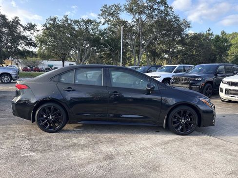 Used 2022 Toyota Corolla SE image 2