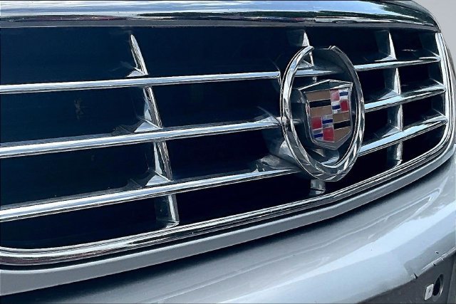 Used 2005 Cadillac De Ville w/ Limited Edition Package FWD image 32