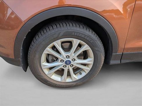 Used 2017 Ford Escape SE w/ Equipment Group 201A AWD/4WD image 10
