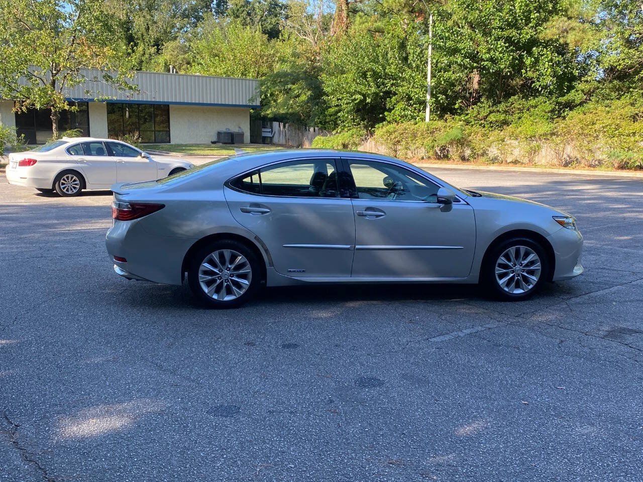 Used 2014 Lexus ES 300h w/ Luxury Package w/Bamboo Trim FWD image 4