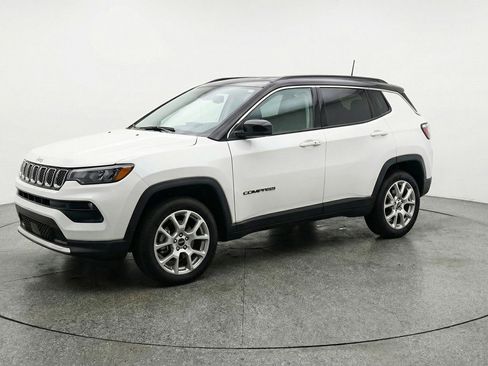 Used 2025 Jeep Compass Limited image 3
