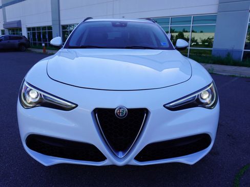 Used 2018 Alfa Romeo Stelvio Sport w/ Quick Order Package 22J Sport AWD/4WD image 2
