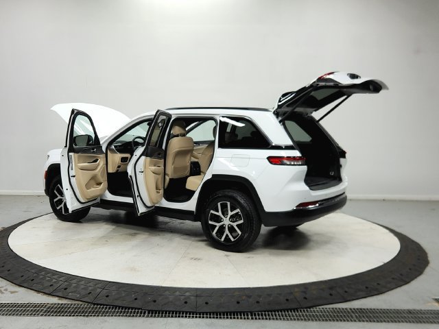 Used 2024 Jeep Grand Cherokee Limited AWD/4WD image 14