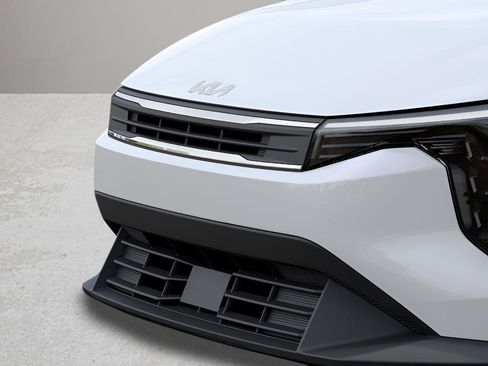 New 2025 Kia K4 LXS image 31