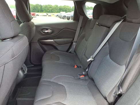 Used 2020 Jeep Cherokee Latitude AWD/4WD image 9